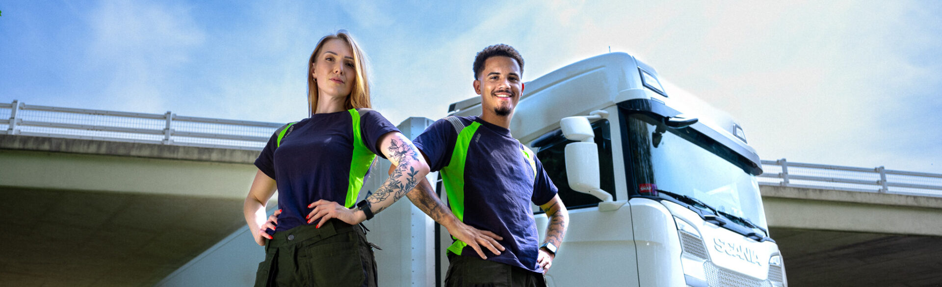 Man en vrouw - vrachtwagen rijbewijs halen - groot rijbewijs - Logistic Force